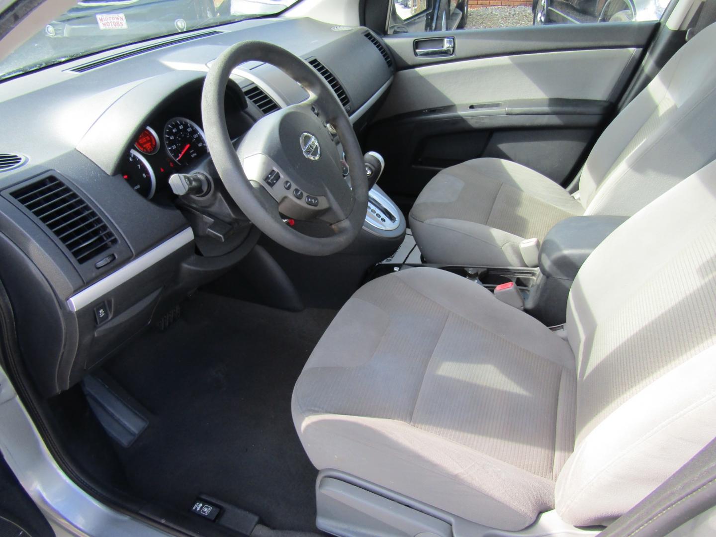 2012 Silver /Gray Nissan Sentra 2.0 (3N1AB6AP9CL) with an 2.0L L4 DOHC 16V engine, Automatic transmission, located at 15016 S Hwy 231, Midland City, AL, 36350, (334) 983-3001, 31.306210, -85.495277 - Photo#3